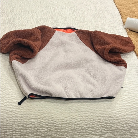 Colorblock Fleece Pullover - Picture 4 of 10